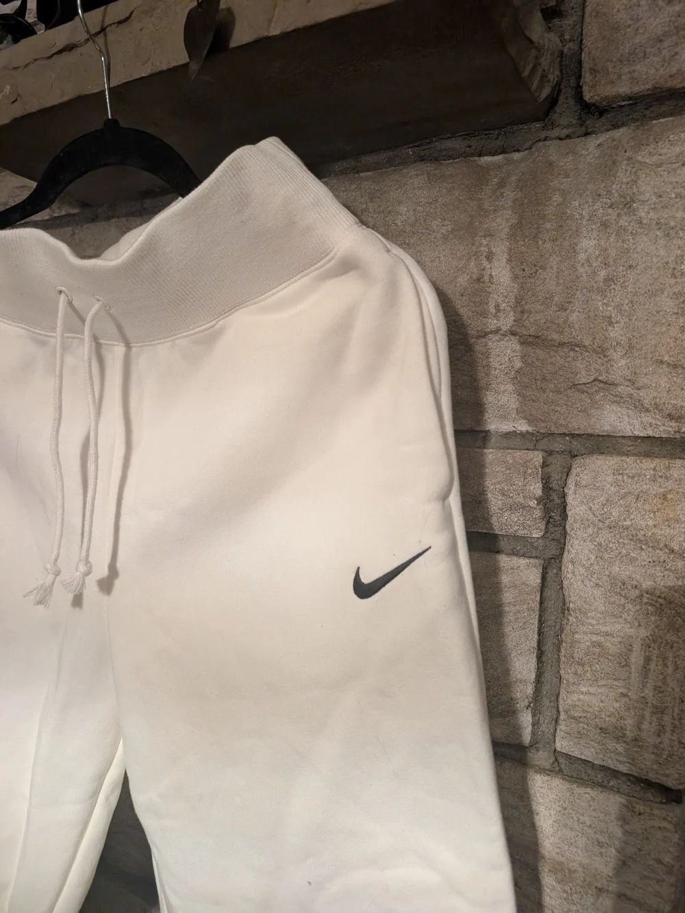 Nike Women's Lose Fit Off-White Fleece Jogger Pants, Small